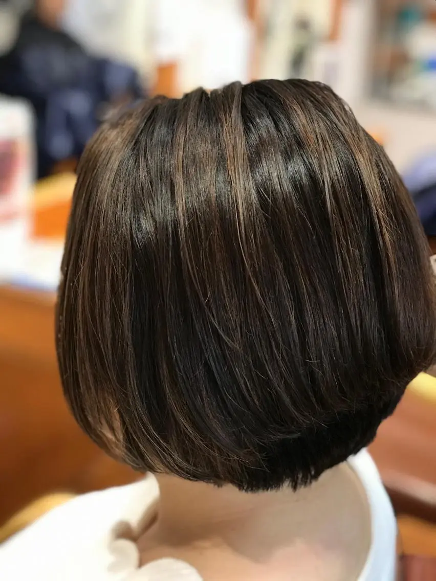 ミディアム カラー アッシュ 透明感カラー イヤリングカラー ハイライトカラー ボブ 代表 しみず としやのヘアスタイル