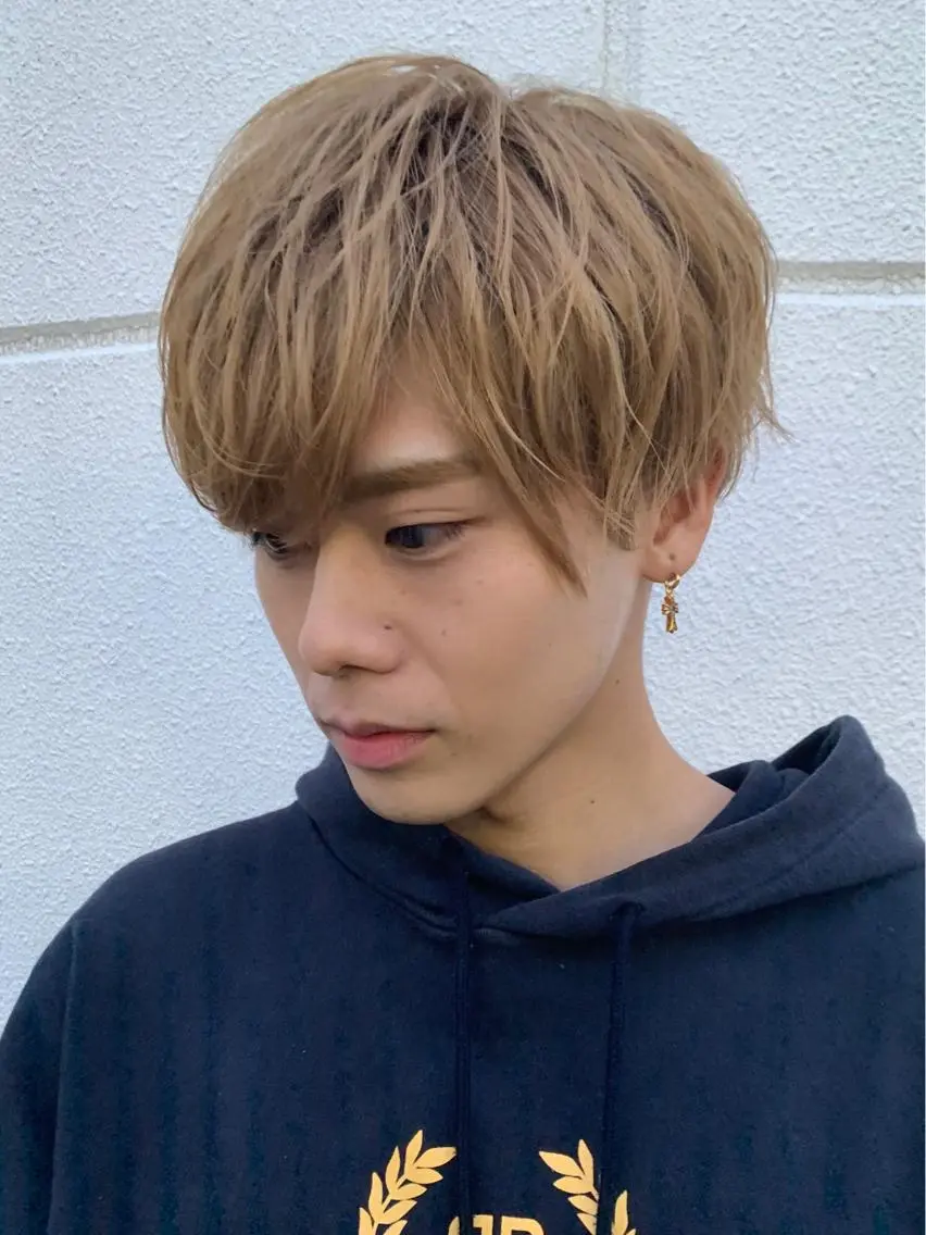 カラー ベージュカラー ブリーチ 血分 優人のヘアスタイル