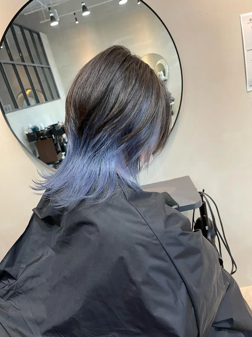 ミディアム カラー ブリーチ ブルーカラー インナーカラー 阪田 素規のヘアスタイル