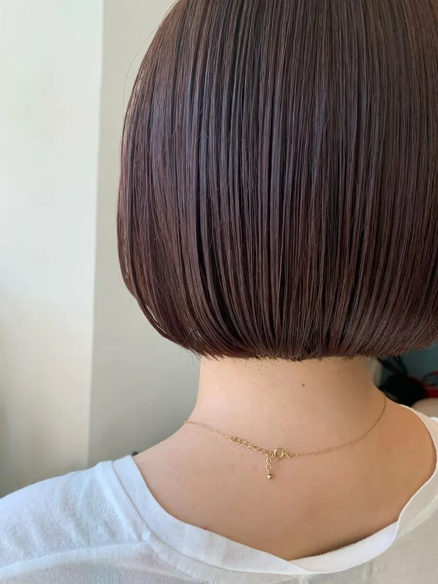 ショート パープルカラー ボブ カット 名駅🦢大人艶カラー 🪽カミヤアカネのヘアスタイル
