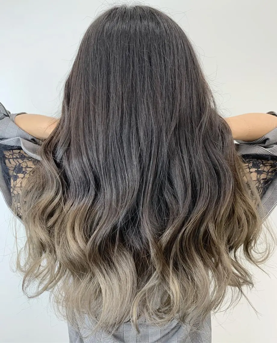 ロング アッシュ 山田 絵里菜のヘアスタイル
