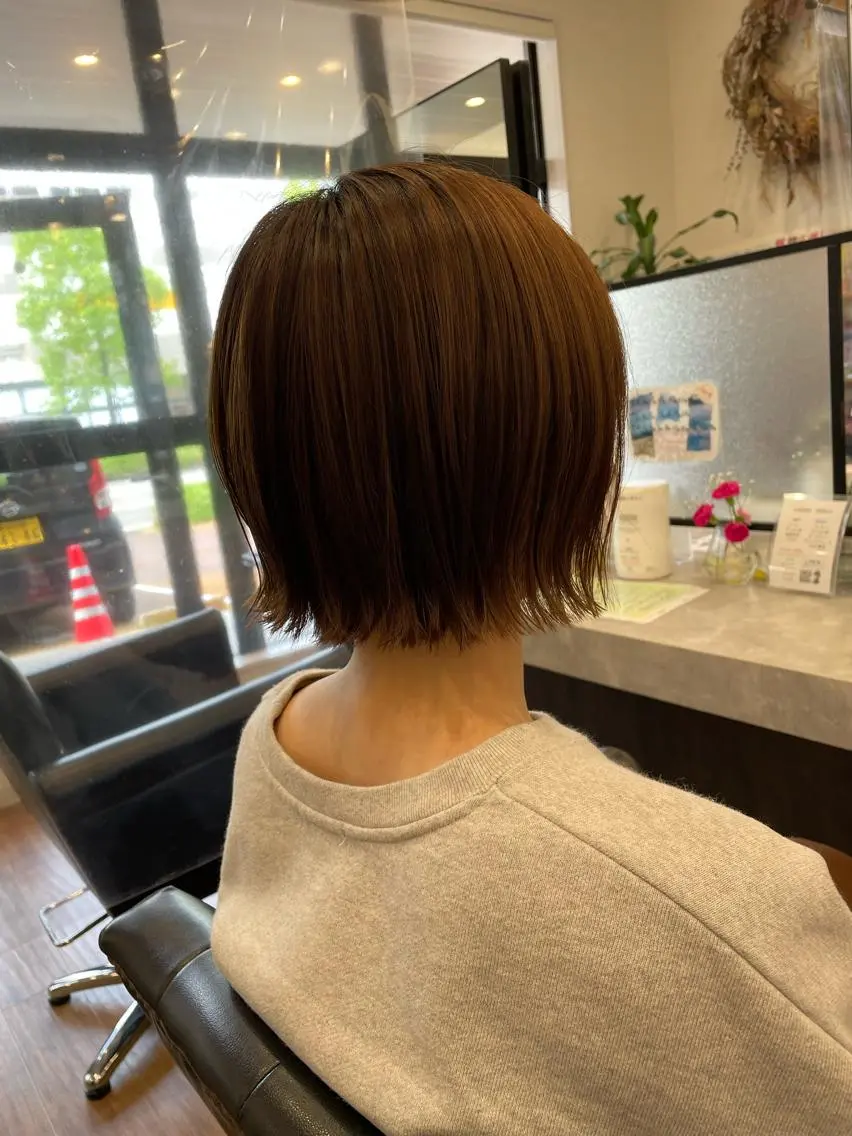 ショート カラー ボブ 外ハネヘア 成瀬 妃生路のヘアスタイル