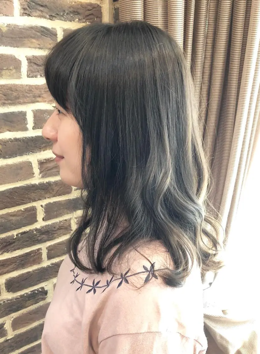 ミディアム カラー パーマ アッシュ アッシュグレー アッシュグレージュ グレージュ イルミナカラー 高橋 隆一のヘアスタイル