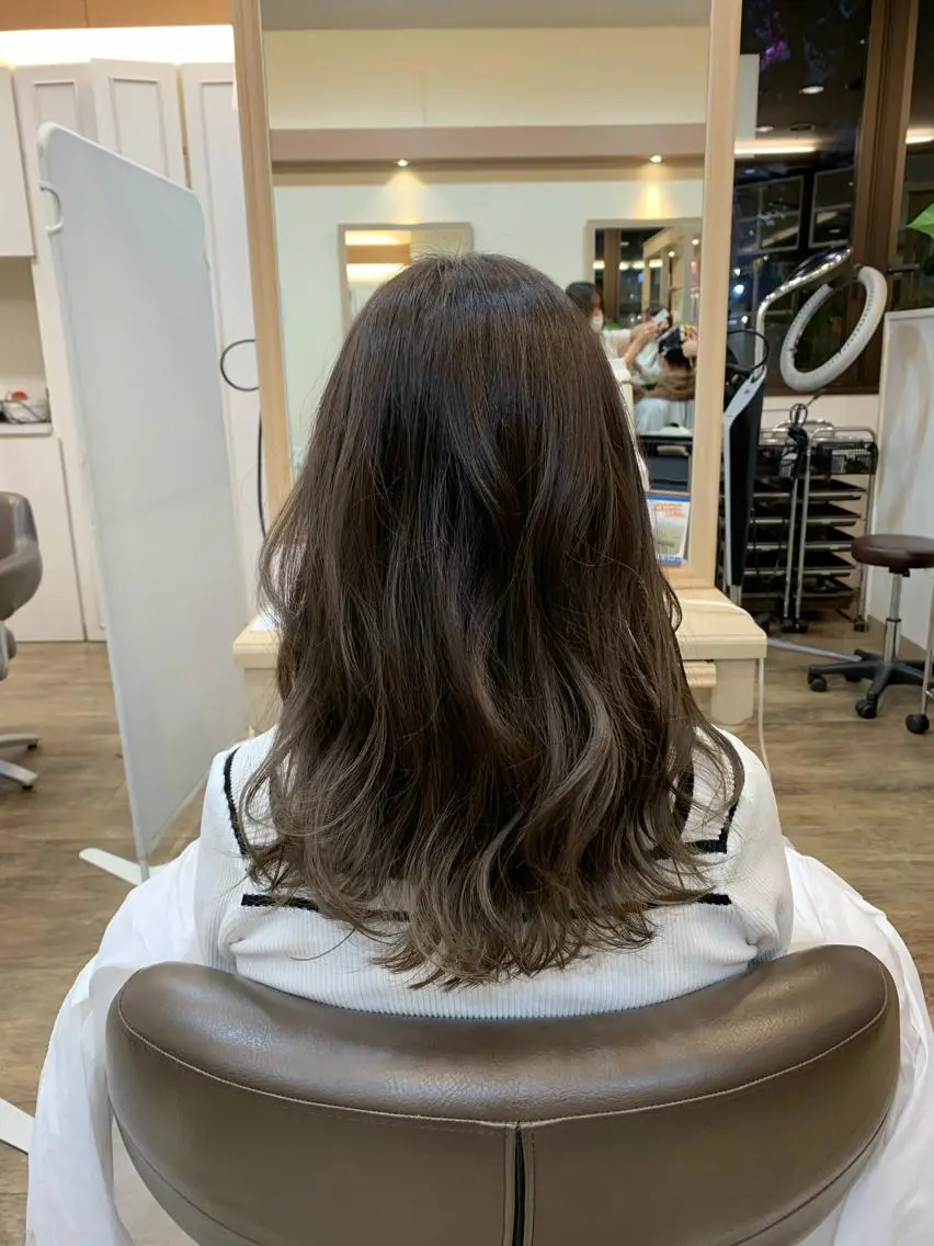 ミディアム カラー ベージュカラー ハイライトカラー ハイライト 🦋艶モテカラー/ヘ アセット🦋YURIのヘアスタイル