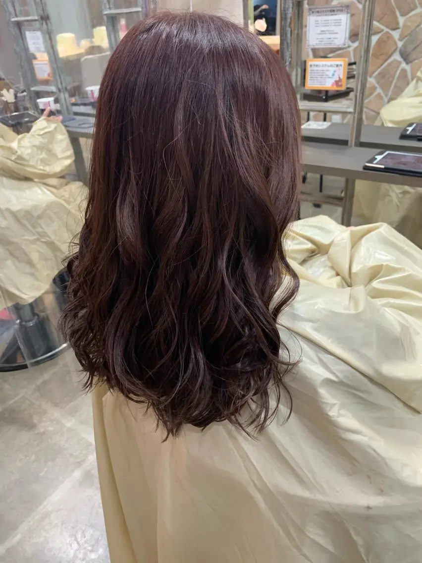 セミロング ヘアカラー ヲタク美容師 店長　上原のヘアスタイル