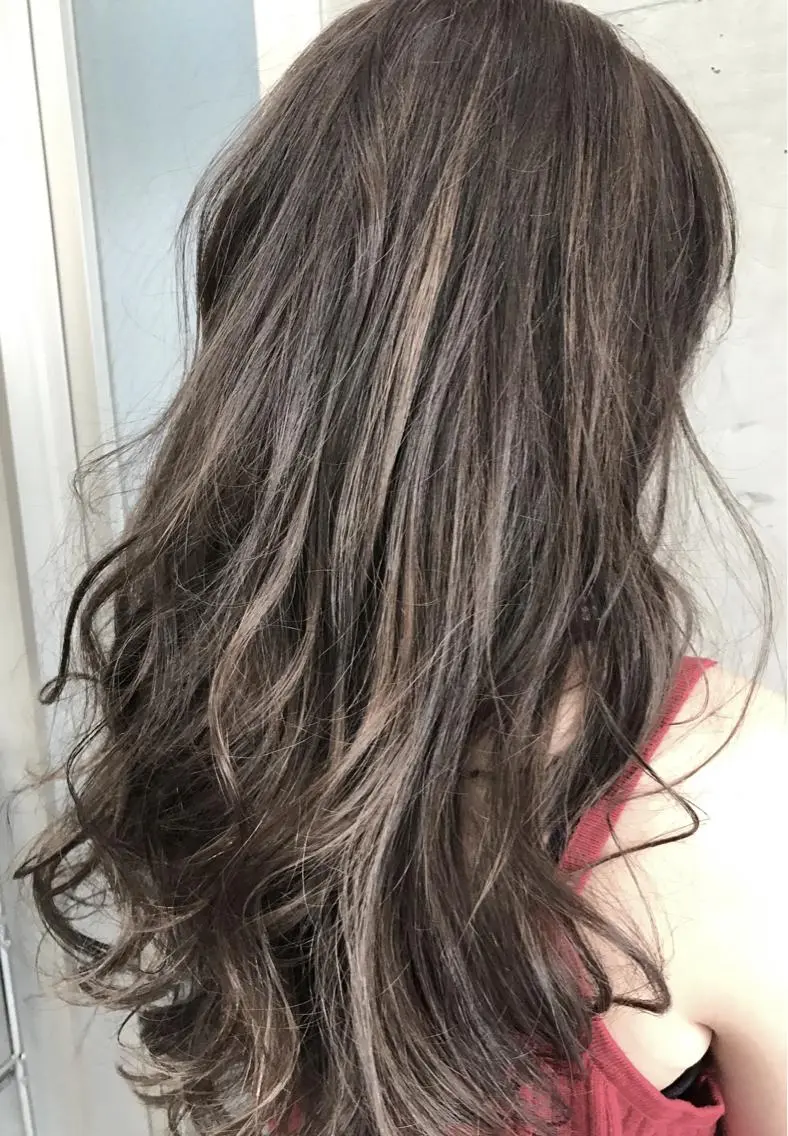 ロング カラー アッシュ アッシュグレー アッシュグレージュ グレージュ ハイライトカラー 大栗 佑也  髪質改善のヘアスタイル