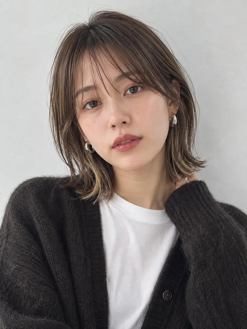 セミロング カラー ブリーチ ケアブリーチ 透明感カラー ダブルカラー イヤリングカラー カット ヘアカラー トリートメント "オトナ髪”/ LAKA TOCCAのヘアスタイル