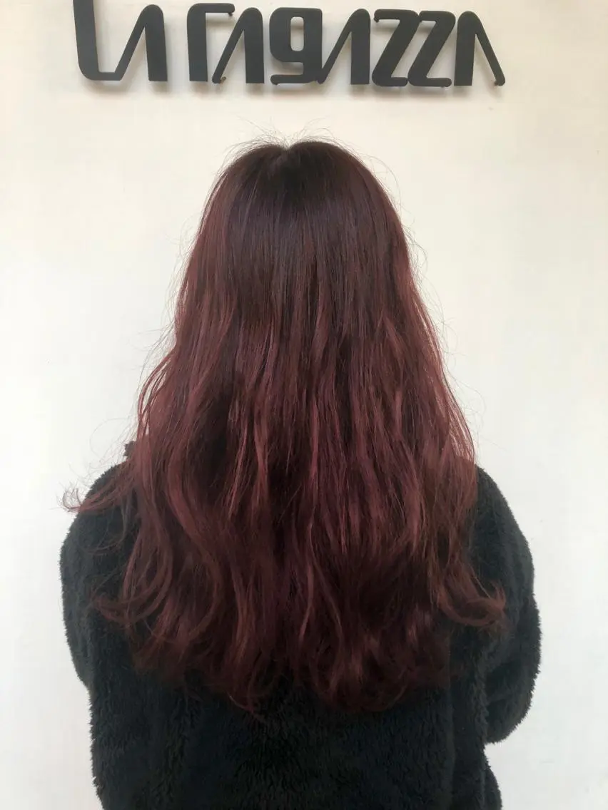 セミロング カラー ブリーチ ボルドーカラー 東條 克義のヘアスタイル