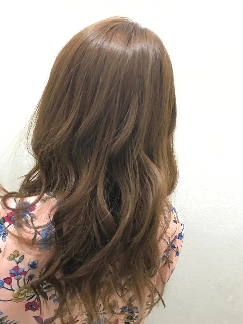 セミロング カラー shi hoのヘアスタイル