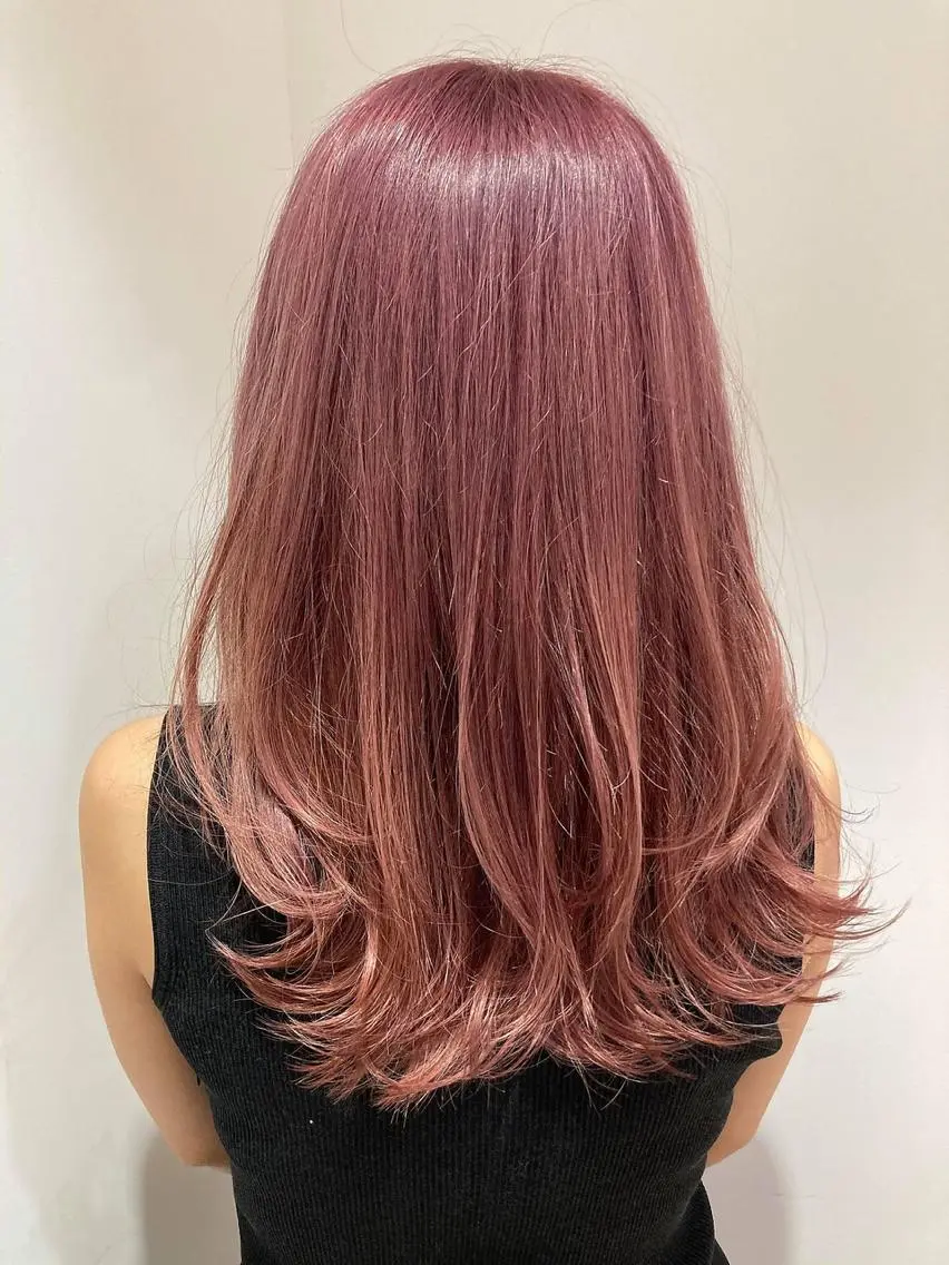 ロング カラー ヘアアレンジ ベージュカラー ブリーチ ピンクカラー ピンクベージュ 福壽 優奈のヘアスタイル