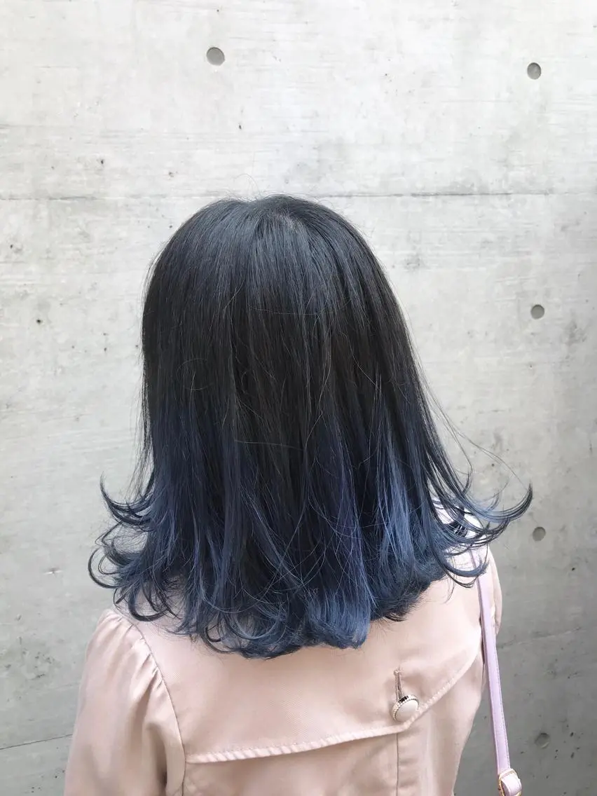ミディアム カラー ブリーチ ブルーカラー シルバー 色落ちまでキレイに！ ！女性サロンのヘアスタイル