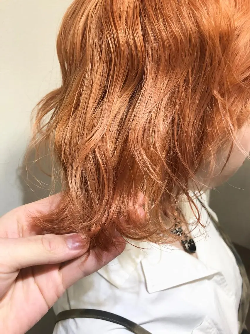 ミディアム カラー ブリーチ オレンジ ヘアカラー 千葉 郁也のヘアスタイル