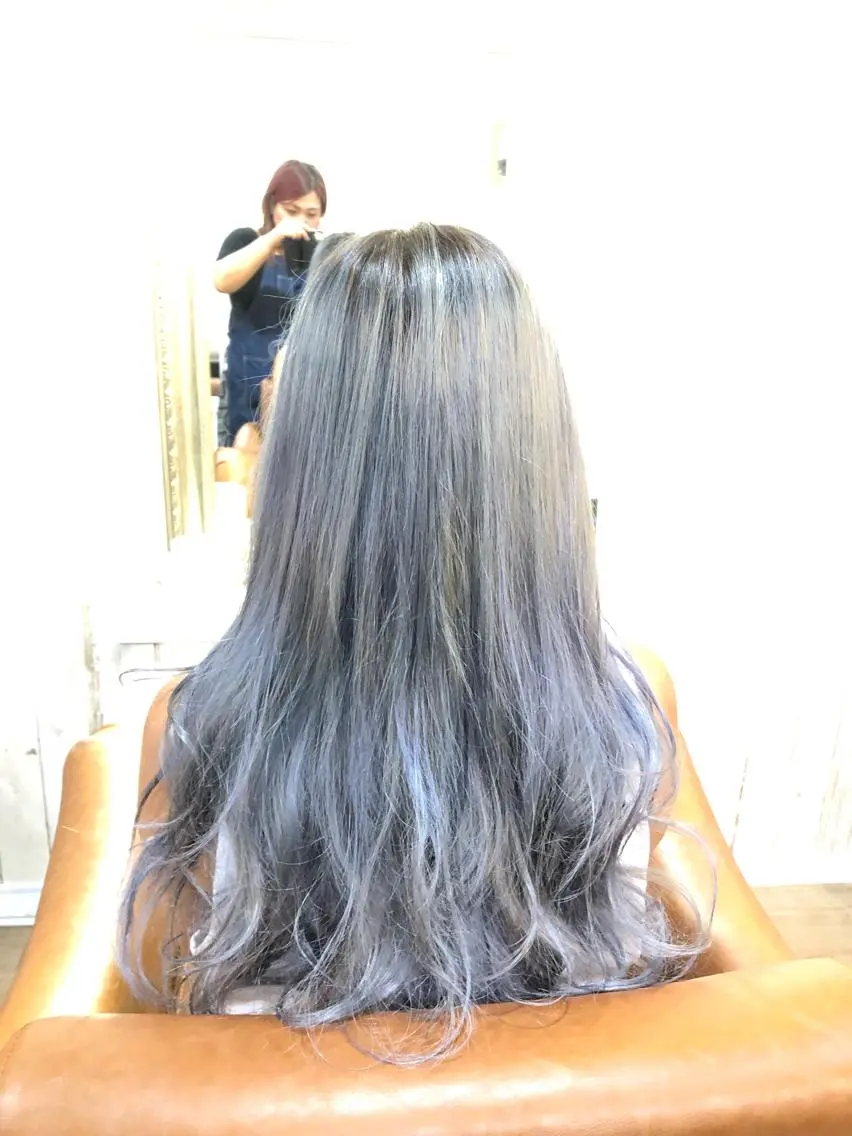 ロング アッシュ ヘアカラー トリートメント 🐆アンドウ チカコ🦓のヘアスタイル