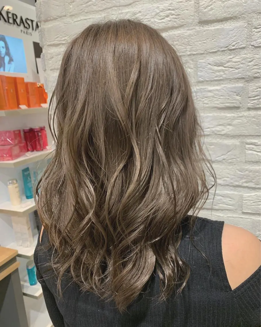 セミロング カラー 韓国レイヤー×艶髪 ハイトーンRyukiのヘアスタイル