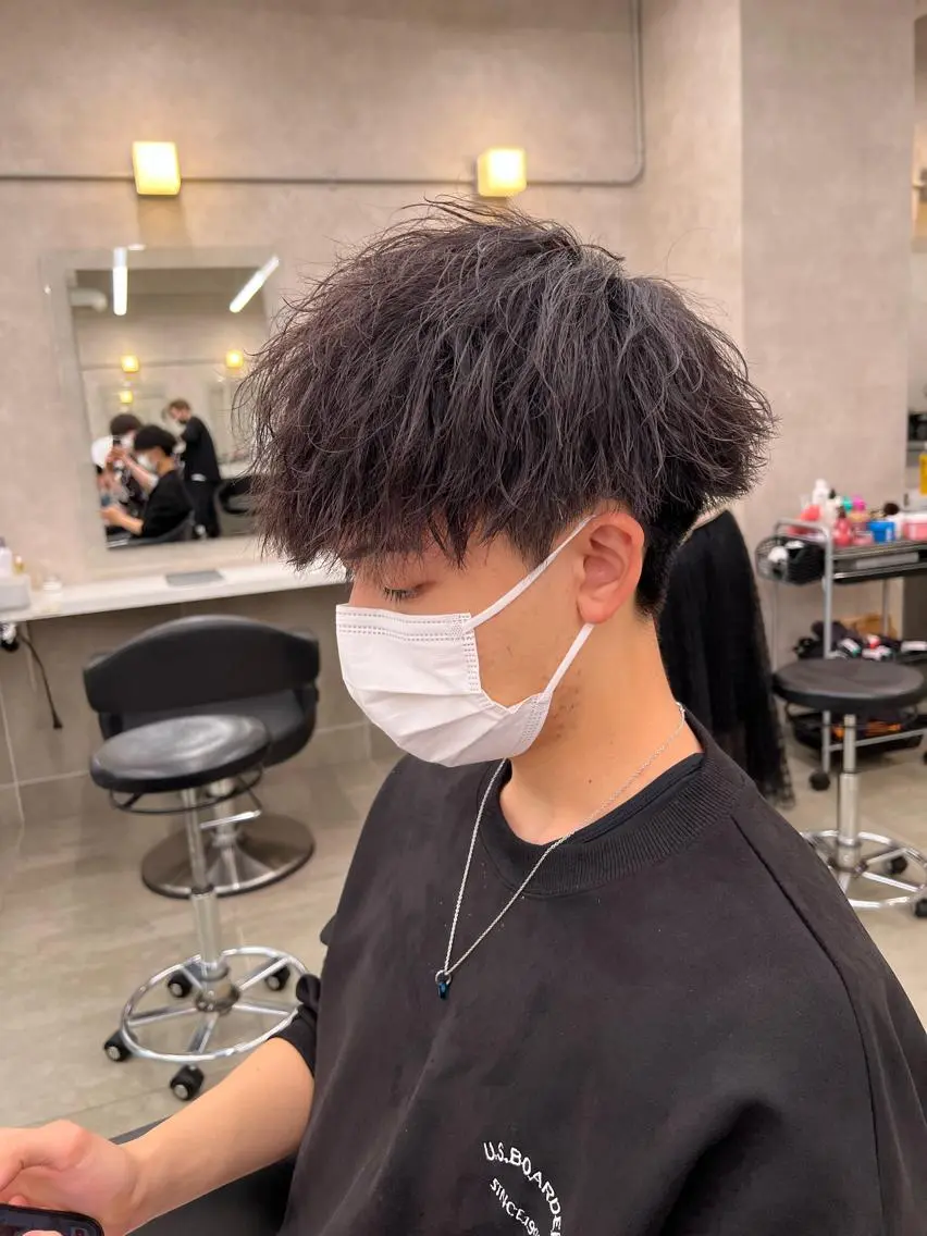 ショート カラー パーマ メンズ センターパート メンズ韓国風 韓国マッシュ マッシュウルフ マッシュ メンズパーマ特化 TAIGAのヘアスタイル