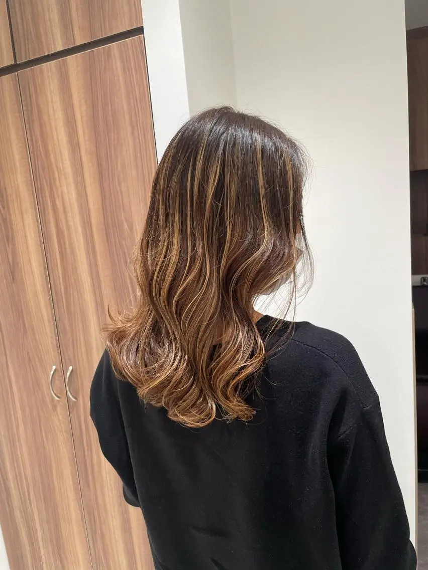 セミロング カラー ヘアアレンジ ダブルカラー ハイライトカラー ハイライト 髪質改善 韓国風ヘア ヘアカラー 🇰🇷韓国ヘア★ 副店長.쿠리타⭐︎のヘアスタイル
