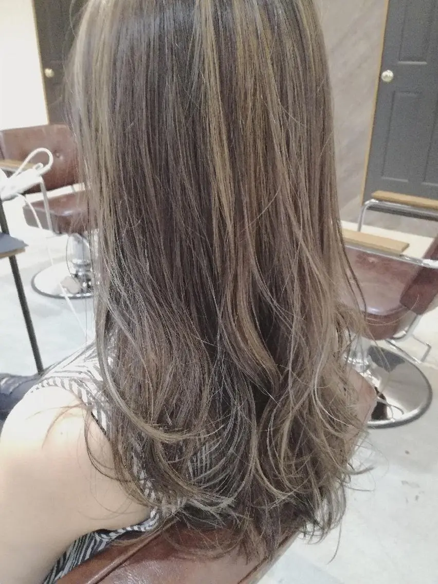ロング カラー パーマ ヘアアレンジ メンズ ネイル キッズ マツエク・マツパ イルミナカラー 中津No.1髪質改善 店長✨透ける暗髪のヘアスタイル
