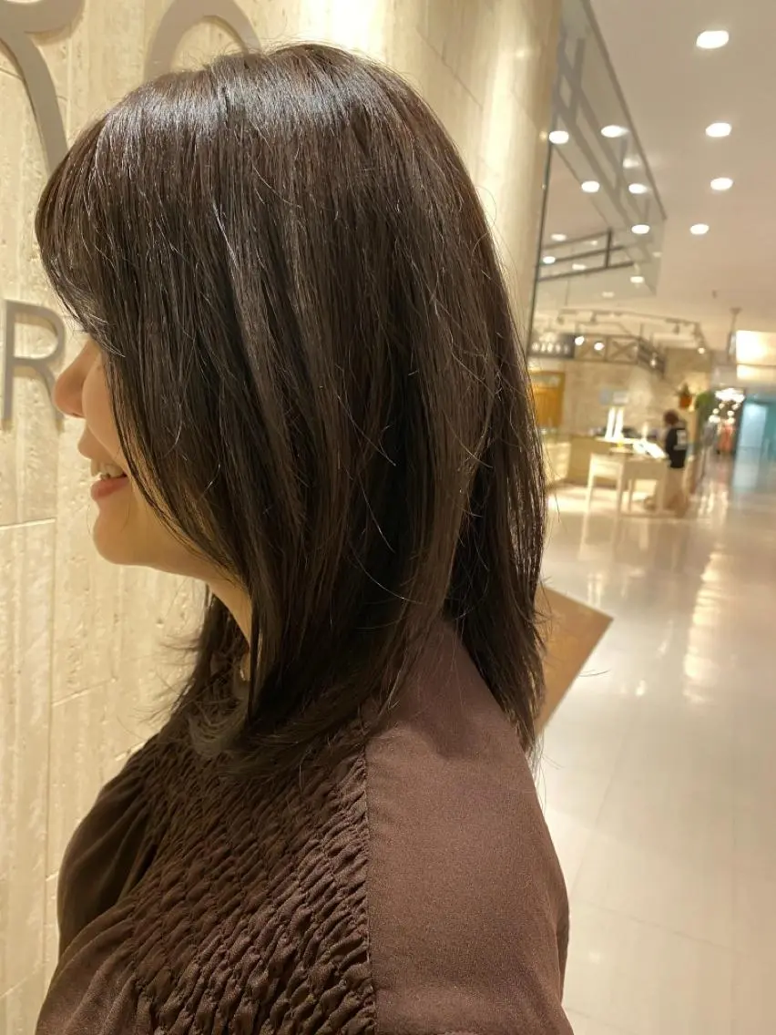 セミロング カラー アッシュ アッシュグレー カット ヘアカラー 高橋 芽衣のヘアスタイル