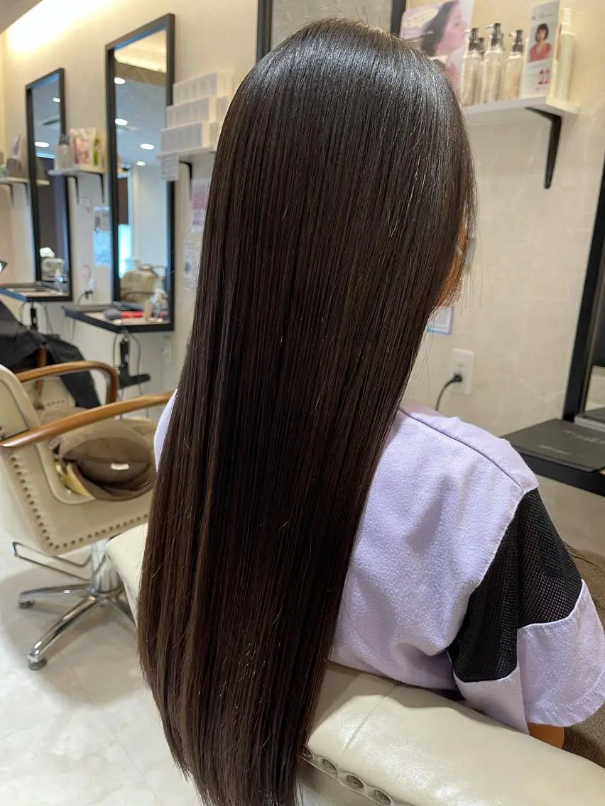 ロング 濱田輝レイヤー 韓国風 ハイトーンのヘアスタイル