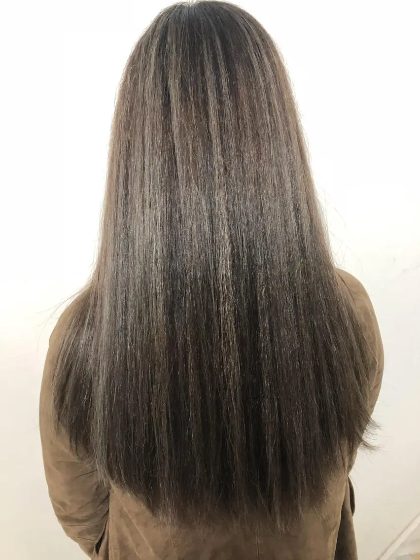 セミロング カラー レイヤーカット 西村あきやのヘアスタイル
