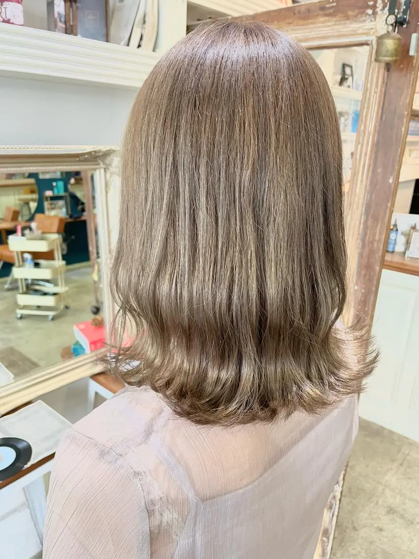ミディアム カラー ヘアアレンジ ベージュカラー ラテベージュ カット ヘアカラー トリートメント 山崎 澪 レイヤーカット/大宮のヘアスタイル