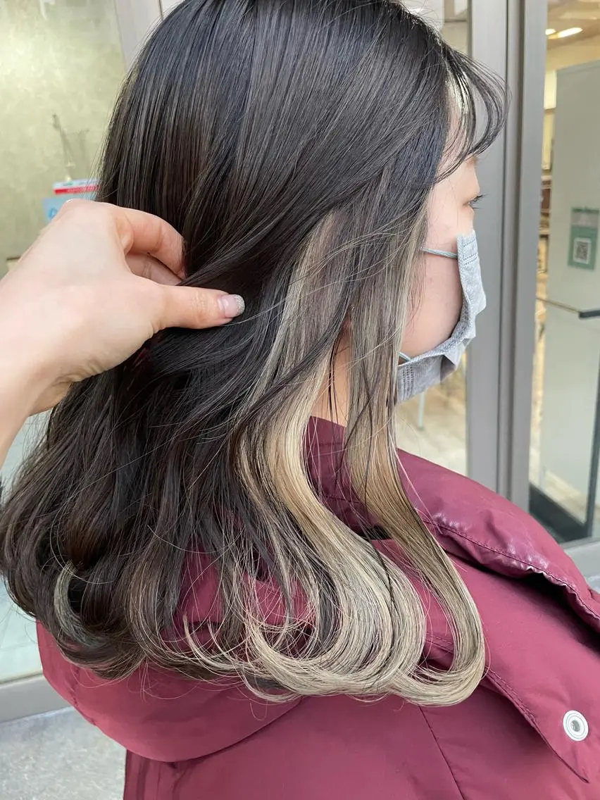 セミロング カラー ベージュカラー 透明感カラー インナーカラー ホワイトベージュ イワタ マハ/ minim hairのヘアスタイル