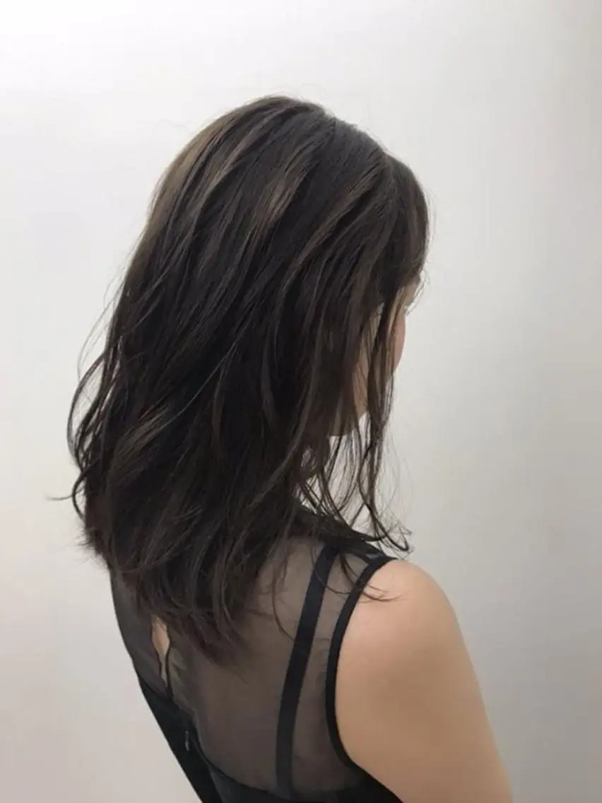セミロング カラー カット ヘアカラー ブリーチカラー/ 岩破瑞希のヘアスタイル