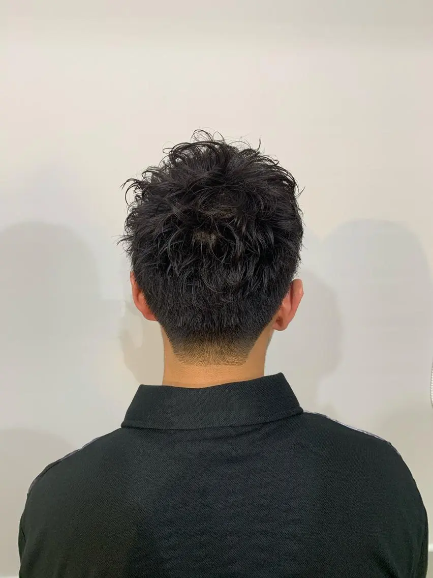 ショート パーマ メンズ メンズパーマ 刈り上げ ニュアンスパーマ 加藤 綾華のヘアスタイル