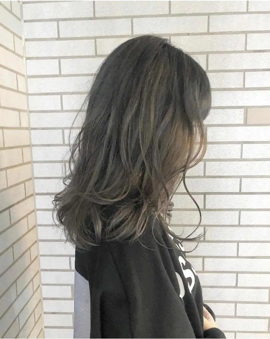 セミロング カラー アディクシーカラー ベージュカラー ブリーチ ダブルカラー グラデーションカラー 中村 よしひでのヘアスタイル