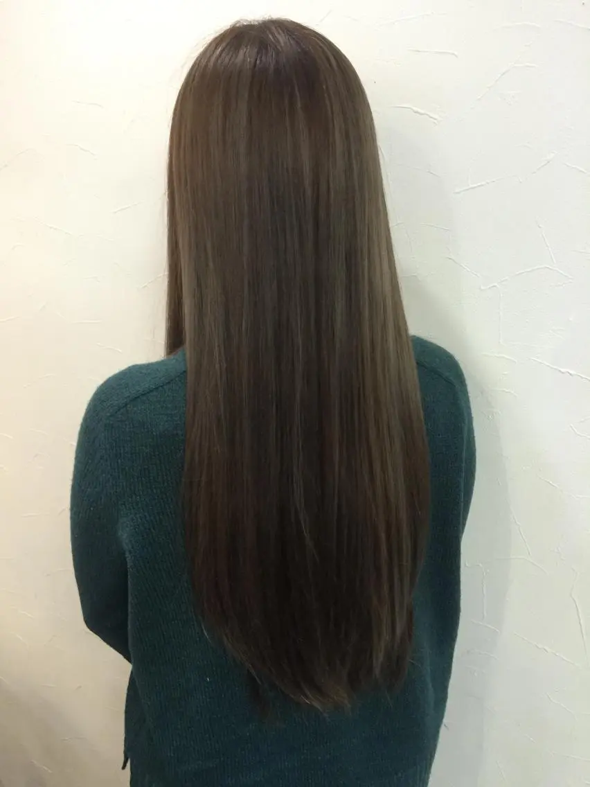 ロング カラー アッシュ アッシュグレー アッシュグレージュ ブリーチ 透明感カラー 宇都 壮介のヘアスタイル