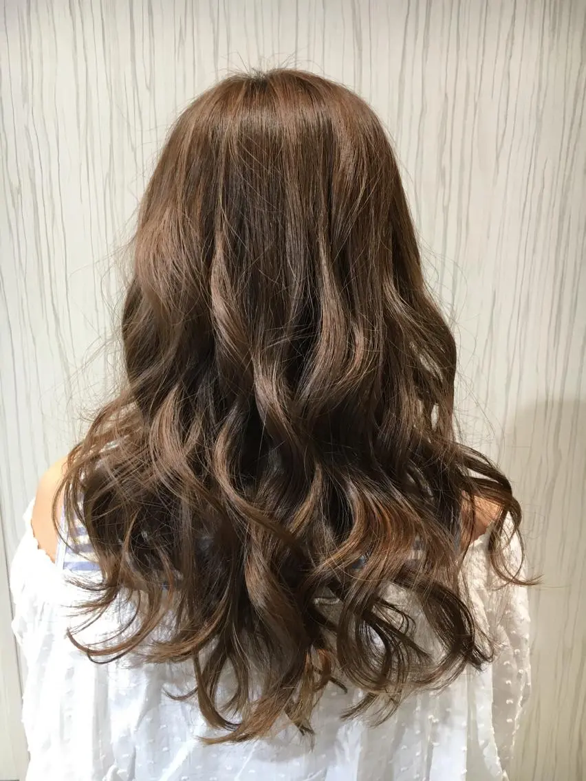 ミディアム セミロング ロング カラー アッシュ ベージュカラー ✨艶髪✨透明感✨ 山内大樹のヘアスタイル