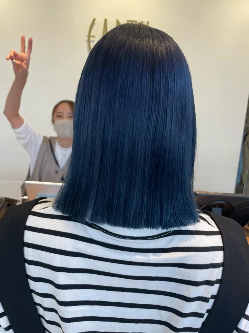ミディアム カラー ブルーカラー EARTH中島 秋桜久のヘアスタイル