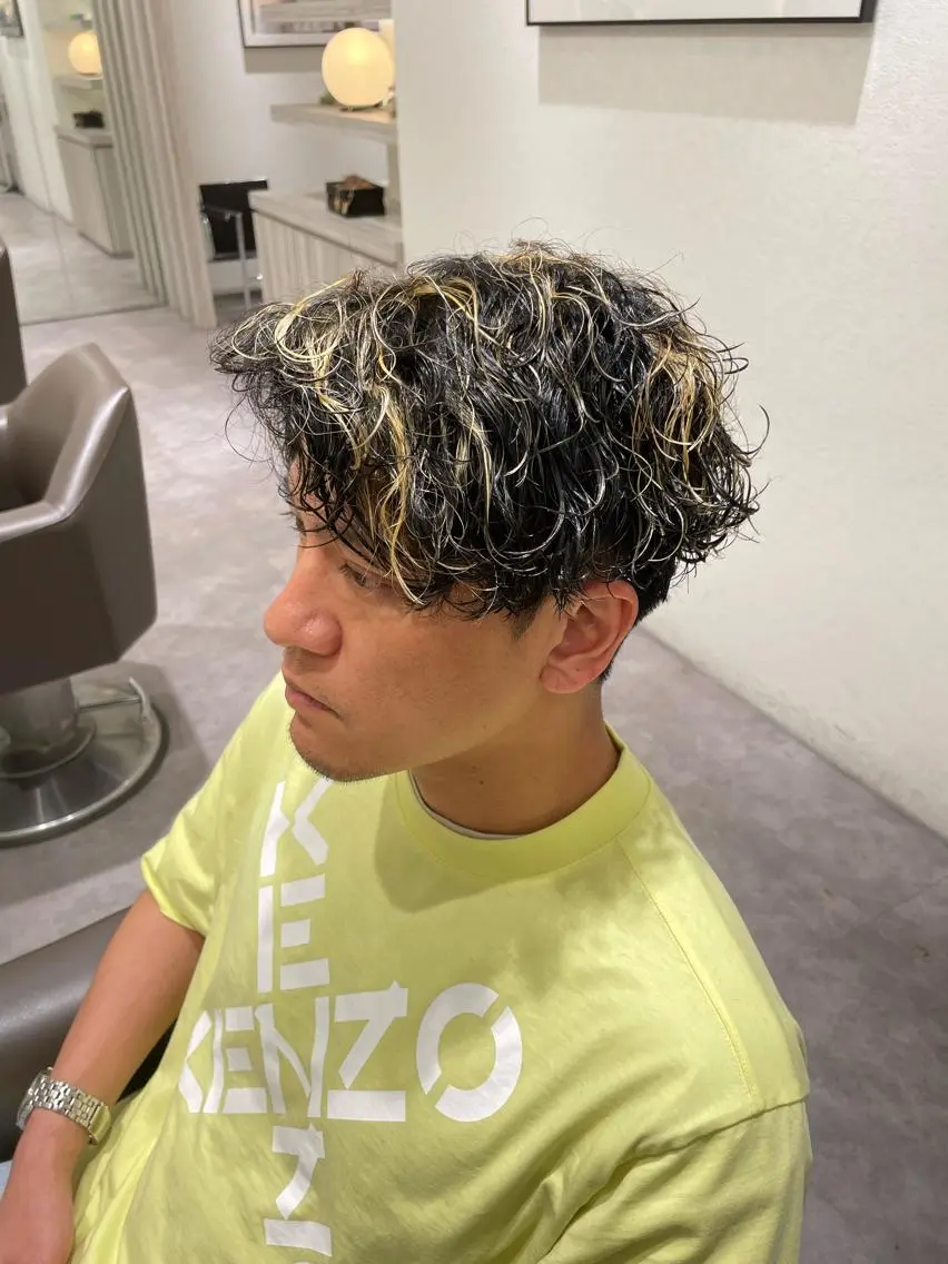ショート カラー パーマ メンズ メンズブリーチ メンズハイライト メンズメッシュ メンズパーマ メンズツイストパーマ カット ヘアカラー パーマ メンズ特化/今池駅 徒歩1分/岡本一真のヘアスタイル