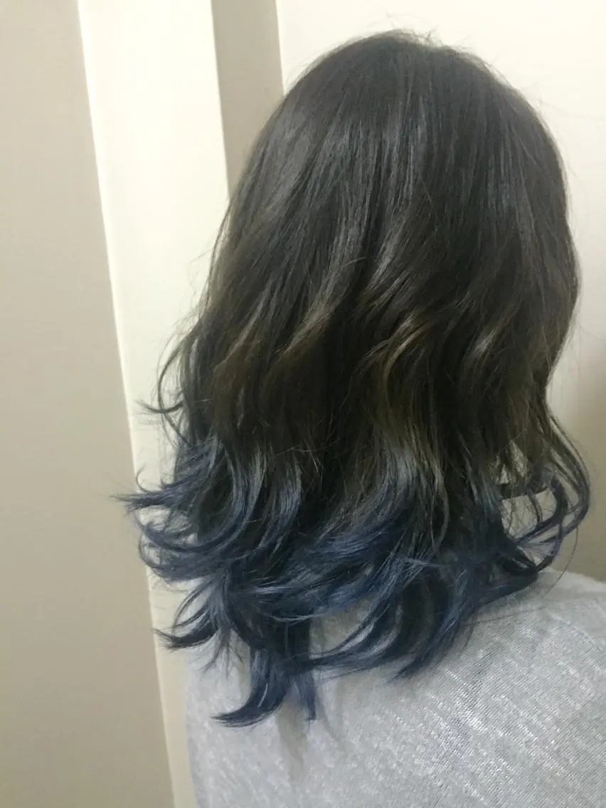 ミディアム セミロング ロング カラー グラデーションカラー ネイビーカラー 若杉 諒のヘアスタイル