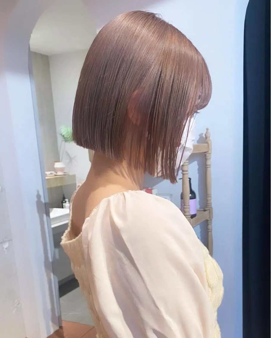 ショート カラー ヘアアレンジ 切りっぱなしボブ ベージュカラー 黒髪 ハイライトカラー ハイトーンカラー カット ヘアカラー トリートメント 福岡似合わせレイヤー /ウルフ/ハイトーンのヘアスタイル