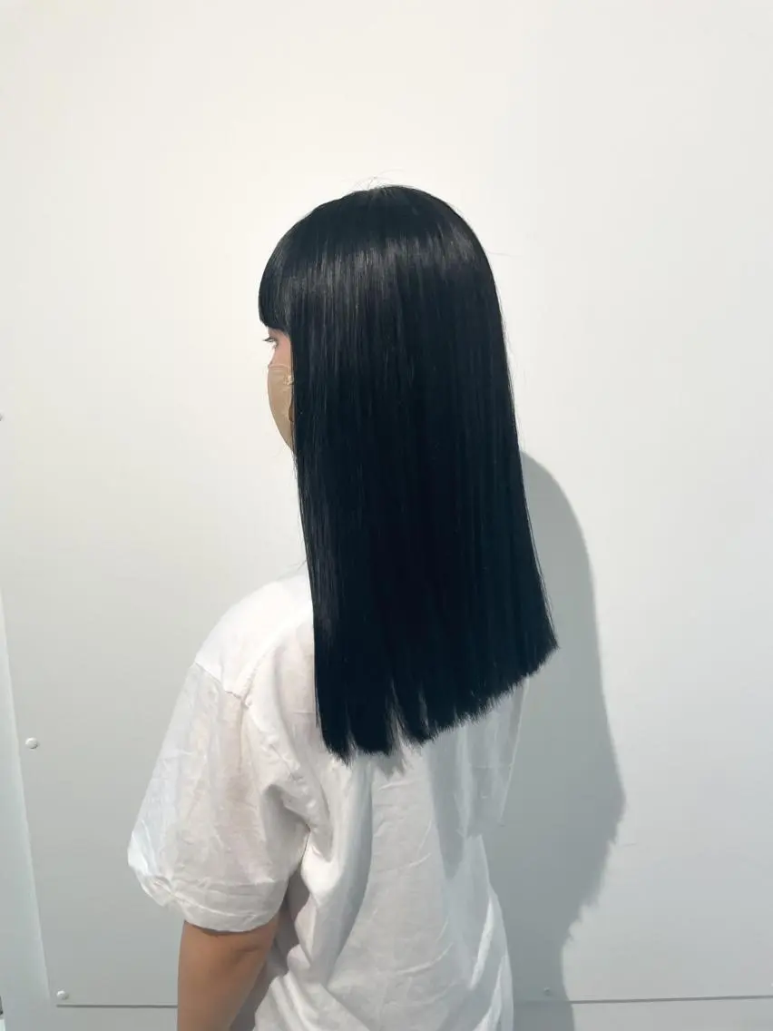 セミロング 山内 愛可のヘアスタイル