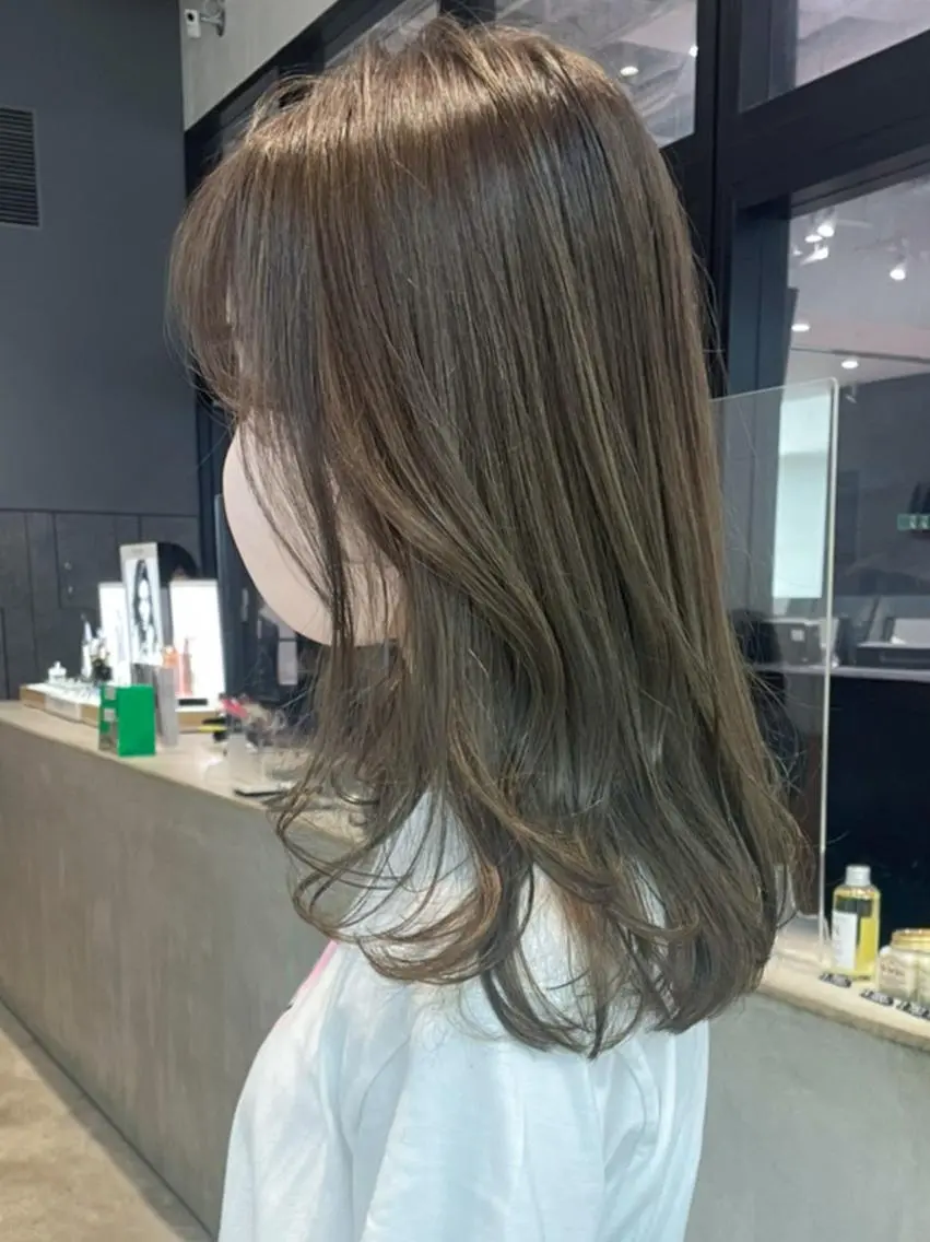 セミロング カラー ベージュカラー オリーブベージュ ITbyALBUM 藤沢店のヘアスタイル