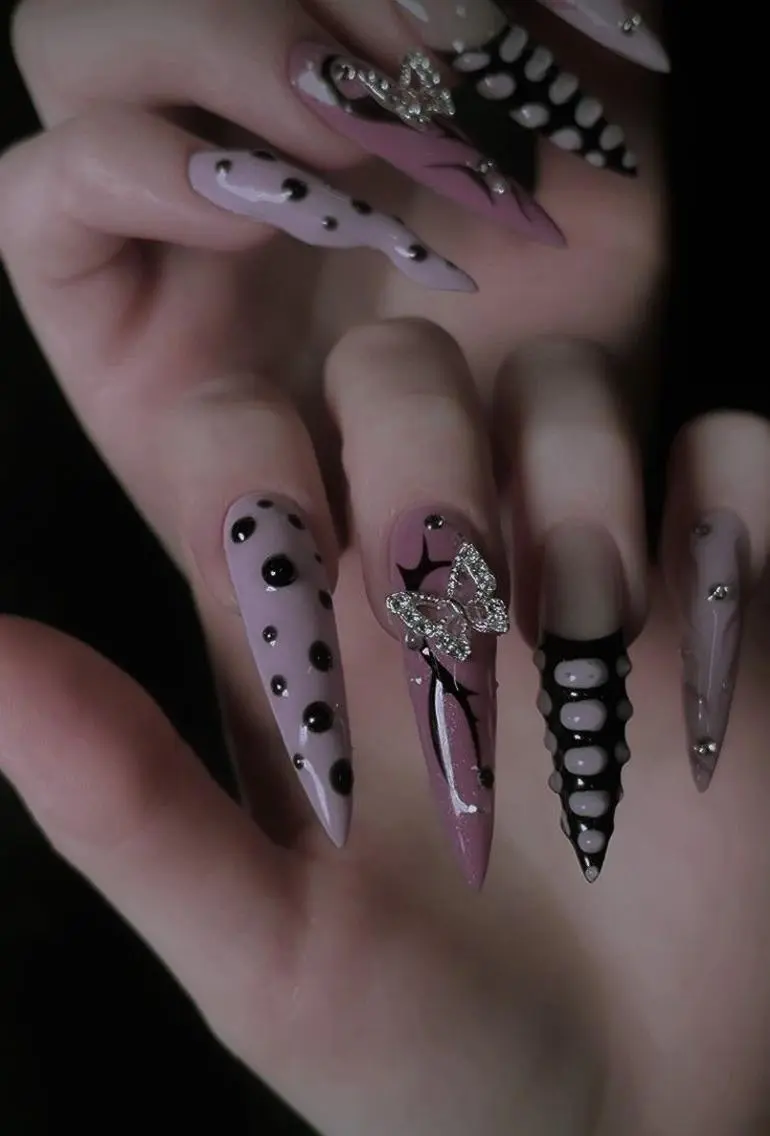 ネイル キラキラネイル 韓国ネイル 持ち込み ワンホンネイル ハンドネイル ハンドケア Nova Nail Salonのネイルデザイン