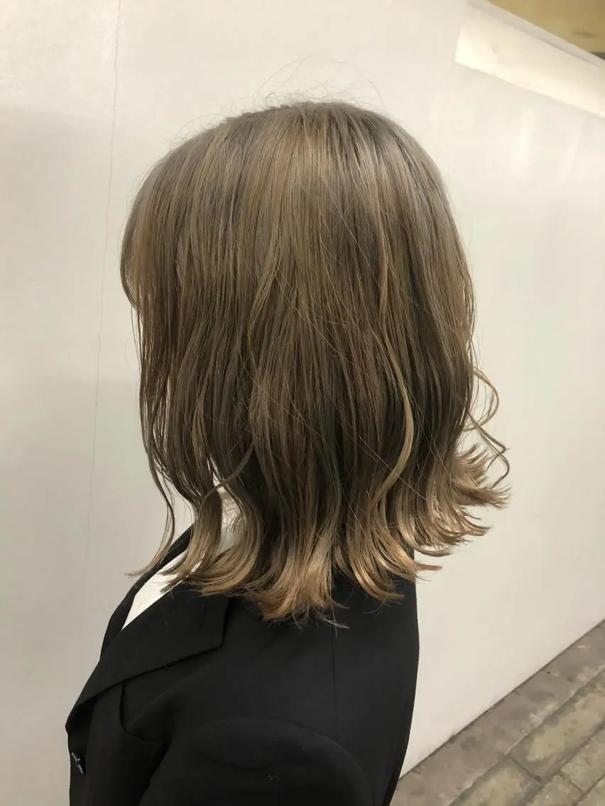 ショート カラー ブリーチ 東條 克義のヘアスタイル