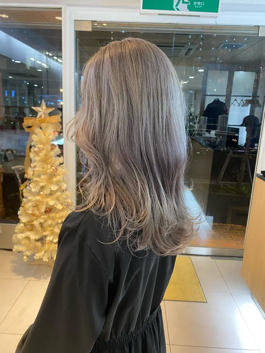 ロング カラー ブリーチ ケアブリーチ シルバー ホワイトシルバー ハイトーン/メンズ 水野翔太のヘアスタイル