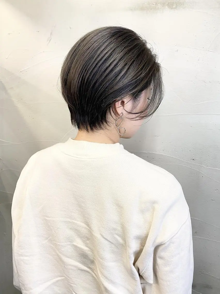 ショート カラー ハンサムショート グレージュ オリーブグレージュ オリーブグレー ショートヘア ANGELICA JR和歌山店のヘアスタイル