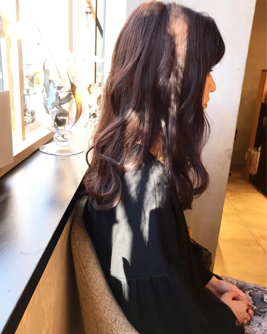 セミロング カラー ブリーチ ブリーチなしカラー パープルカラー 眉毛ワックス konomiの眉毛・アイブロウイメージ