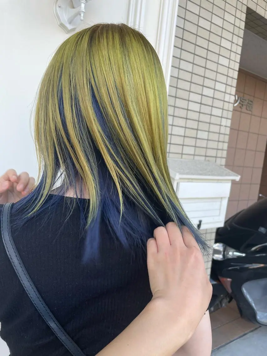 ミディアム カラー 森安 華楠のヘアスタイル
