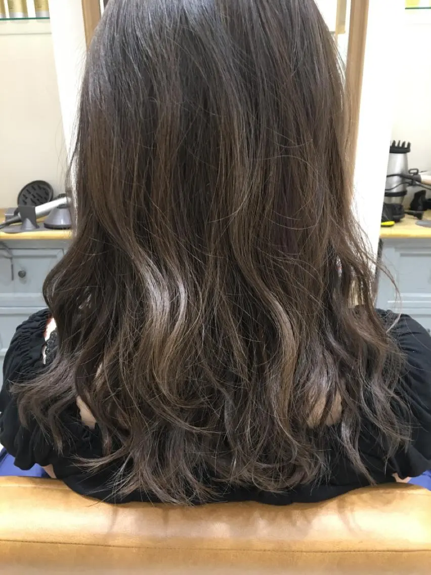 ロング 外国人風カラー ハイライト apish cocoのヘアスタイル