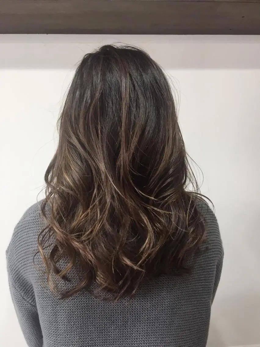 ロング カラー ベージュカラー フォギーベージュ グラデーションカラー カラー特化サロン大阪 ルービック江坂/新城のヘアスタイル