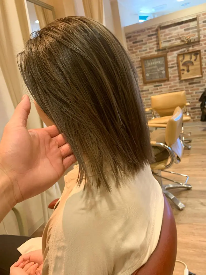 ミディアム Lit.豊橋 夏目のヘアスタイル