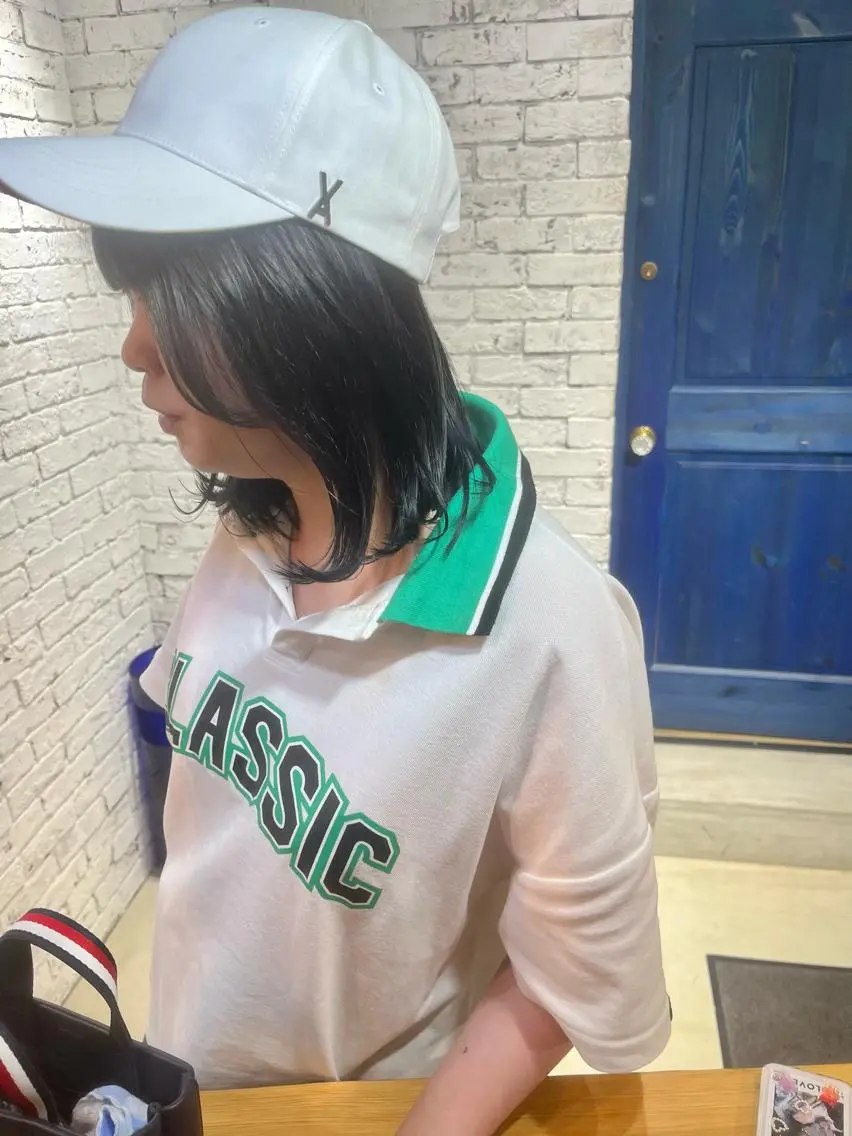 ミディアム カラー 黒髪 ブルーカラー ブルーブラック カット ヘアカラー トリートメント 杉本 直樹のヘアスタイル
