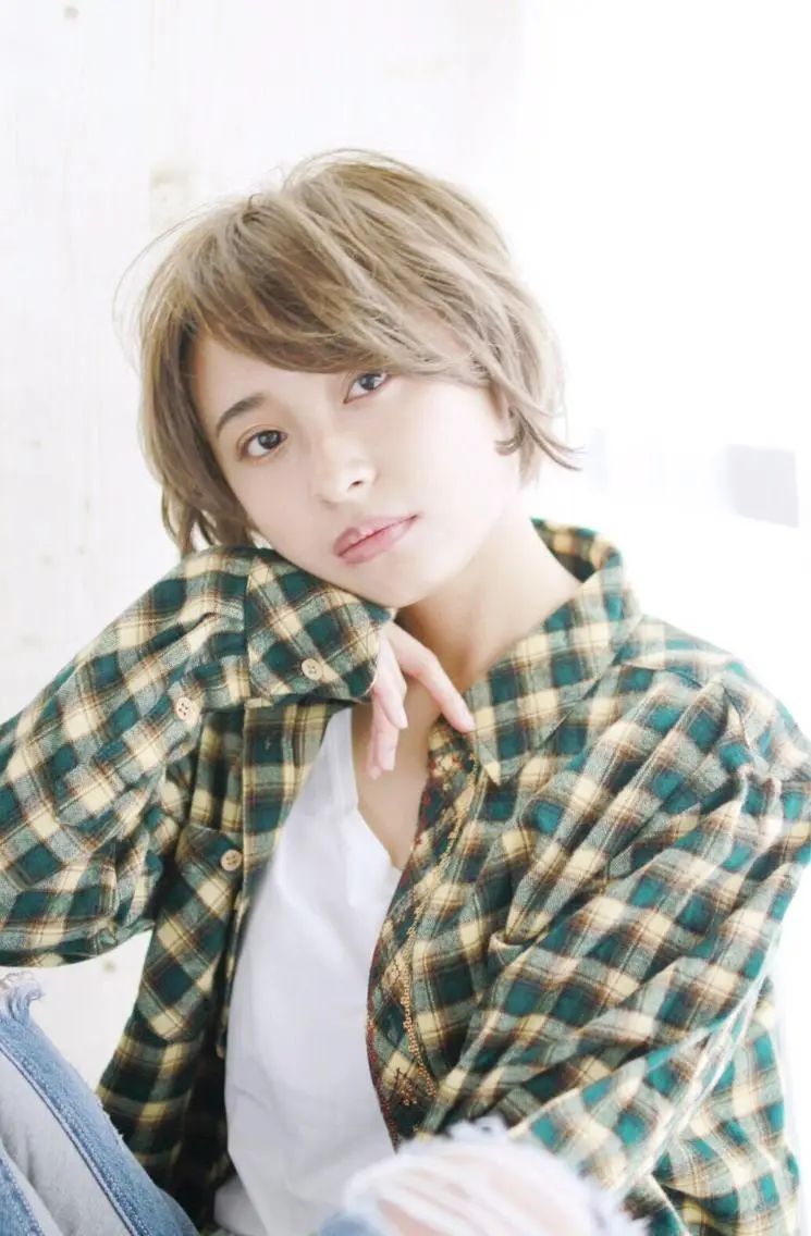 ショート カラー 金村 綾芽のヘアスタイル