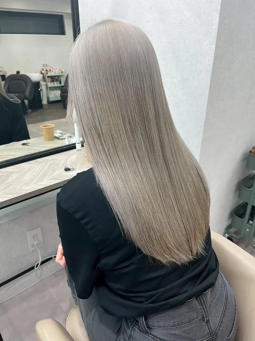 ロング カラー 透明感カラー シルバー ロング 中明度/透明感 🥀那波のヘアスタイル