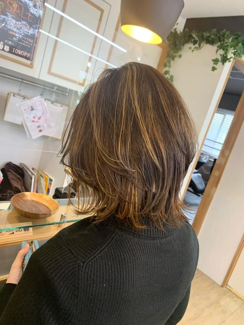 ミディアム カラー パーマ ヘアアレンジ メンズ キッズ ネイル マツエク・マツパ アイブロウ レイヤーカット/ 巻ける縮毛矯正のヘアスタイル